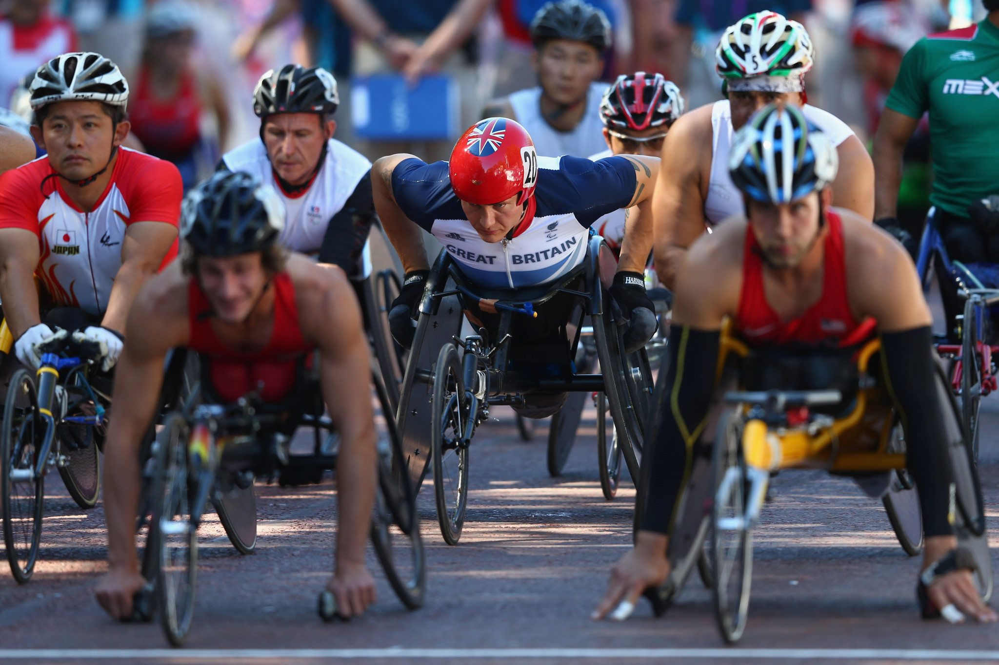 David Weir (C) of Great Britain lines up for the start in the Men's T54 Marathon on day 11 of the London 2012 Paralympic Games at Olympic Stadium ©Getty Images