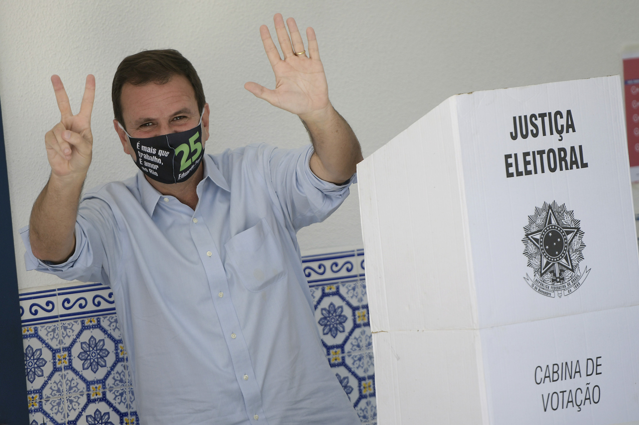 Paes re-elected Rio de Janeiro Mayor as voters ignore Olympic corruption claims