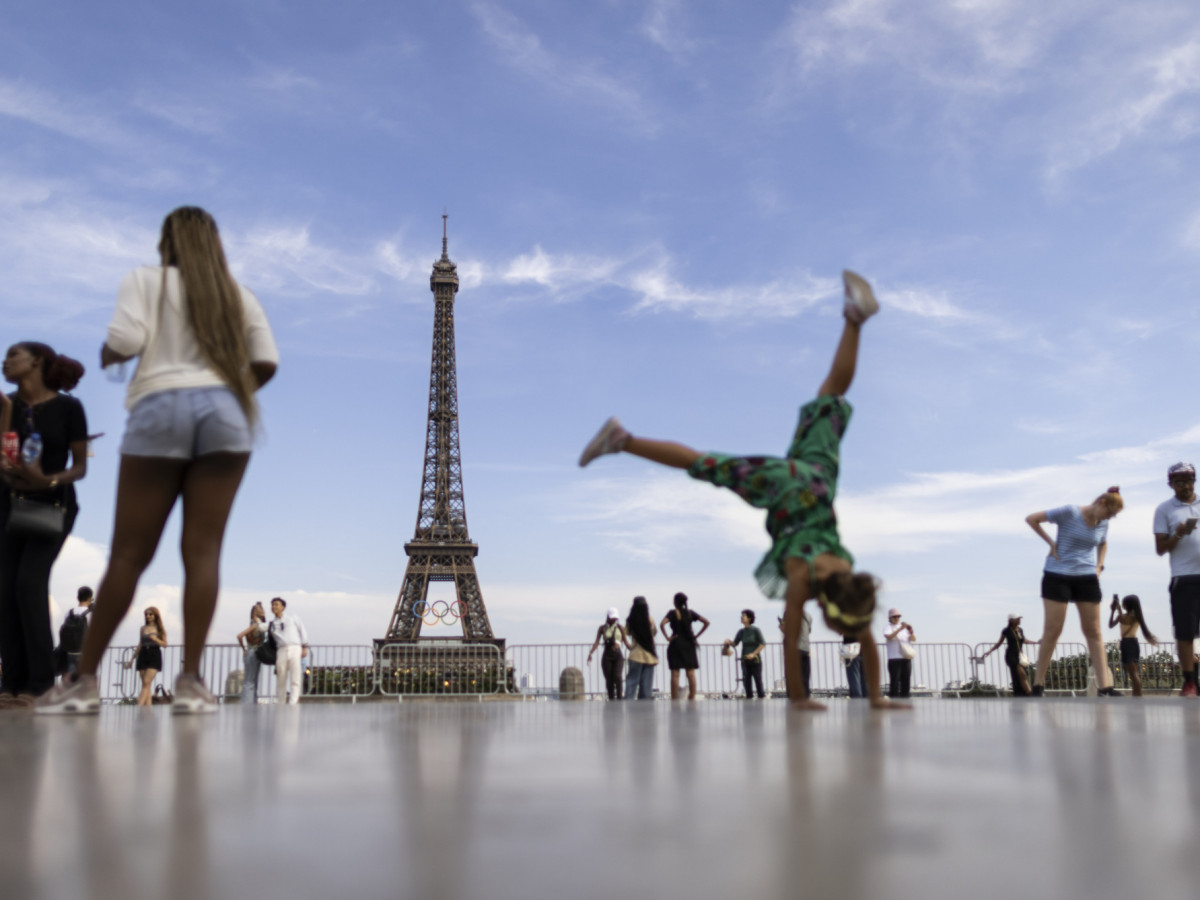 France in delicate political balance as Games near